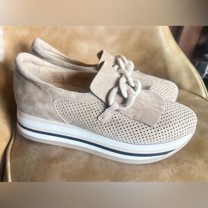 Softwaves Cadie Wedge Loafer Sneakers Tan Taupe Suede Sz 39 NEW